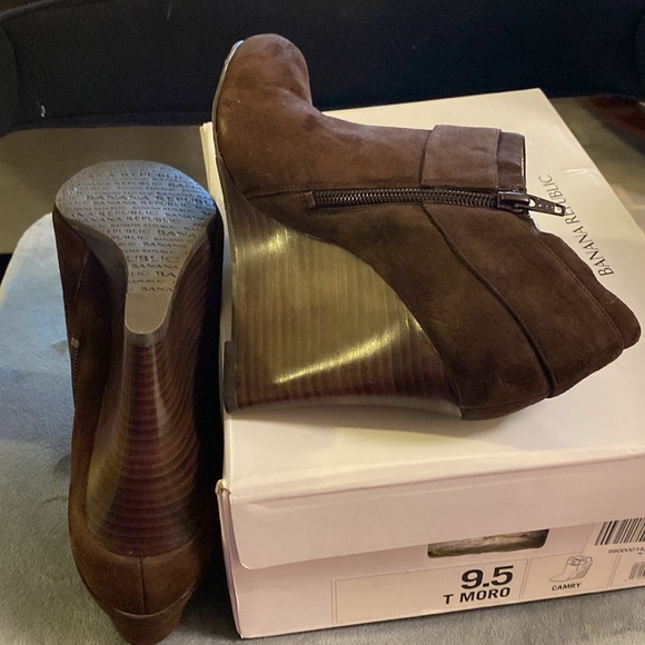 NIB Banana Republic Camry Suede Boots, Size 9.5, Brown - Picture 7 of 8